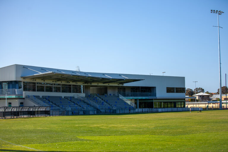 WAFL Finals bring 5,800 fans back to East Fremantle Community Park  